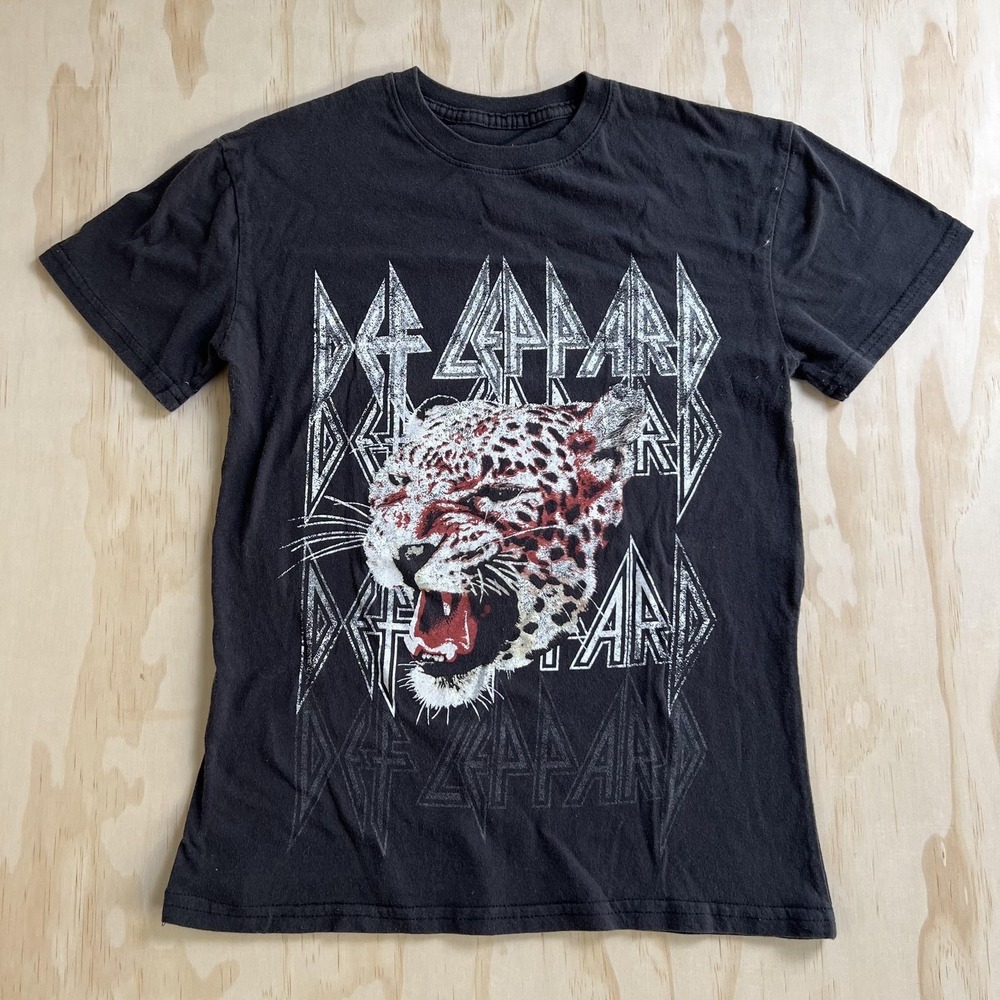 Def Leppard Shirt Mens Small Black Leopard Graphic Rock Band Tee T-Shirt